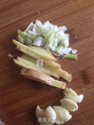 菜花炒肉的做法步骤：4
