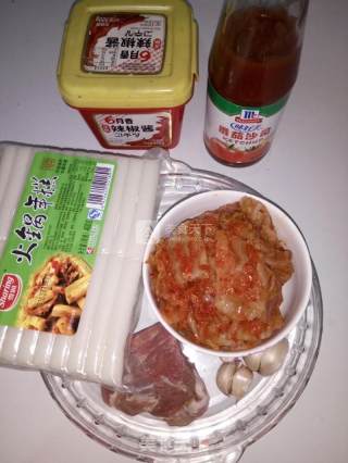 辣白菜炒年糕的做法步骤：1
