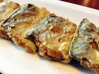 酥炸带鱼的做法步骤：7