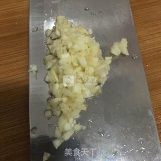 蒜蓉粉丝蒸娃娃菜的做法步骤：2