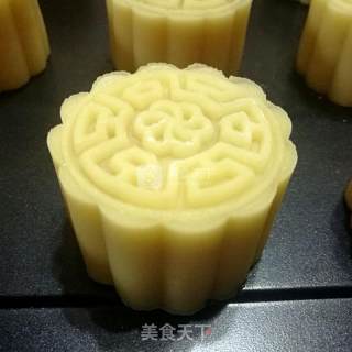 广式低糖纯白莲蓉蛋月的做法步骤：4