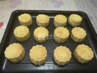 广式低糖纯白莲蓉蛋月的做法步骤：6