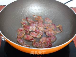 腊肠炒荷兰豆的做法步骤：4