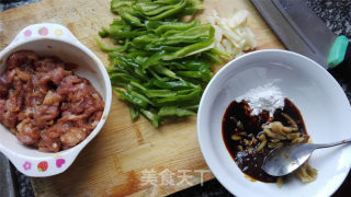 青椒肉丝打卤面的做法步骤：1