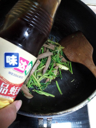 香菜炒猪肝的做法步骤：12