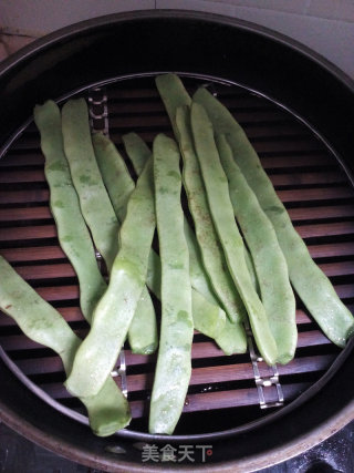 蒜泥扁芸豆的做法步骤：2
