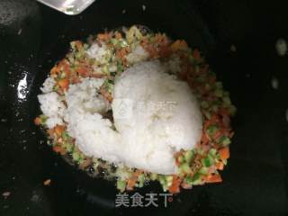 蛋炒饭的做法步骤：4