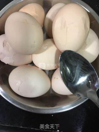 简易版茶叶蛋的做法步骤：3
