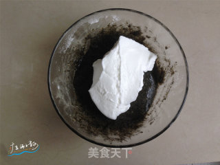 黑芝麻戚风蛋糕的做法步骤：7