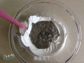 黑芝麻戚风蛋糕的做法步骤：8