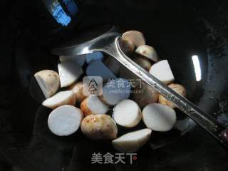 西兰花煮香芋的做法步骤：2