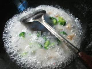 西兰花煮香芋的做法步骤：4