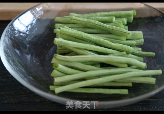 家常干煸长豆角的做法步骤：1