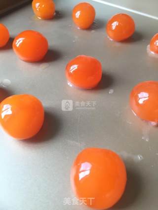 蛋黄酥的做法步骤：2