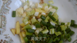 糖醋番茄煎鱼的做法步骤：1