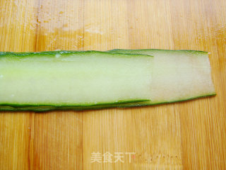 酸辣黄瓜卷的做法步骤：4