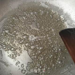 奶香挂霜花生的做法步骤：3