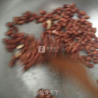 奶香挂霜花生的做法步骤：4