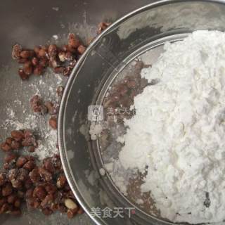 奶香挂霜花生的做法步骤：5