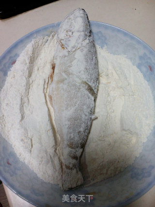 煎黄花鱼的做法步骤：7