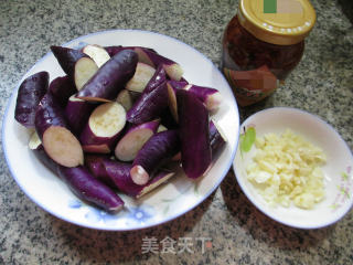 丁香鱼炒茄子的做法步骤：1