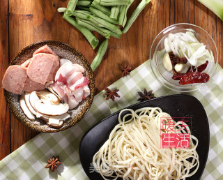 豆角焖面的做法步骤：1