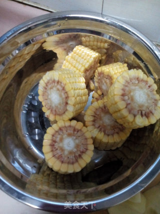 排骨玉米汤的做法步骤：3