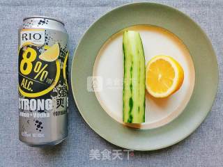 黄瓜柠檬鸡尾酒——名为“八月午后”的做法步骤：1