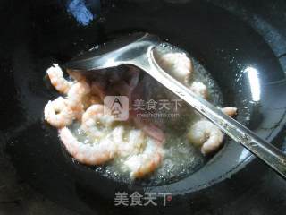 西兰花茭白炒虾仁的做法步骤：3