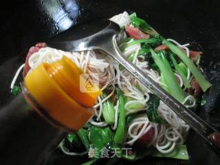 香肠小青菜炒面的做法步骤：5