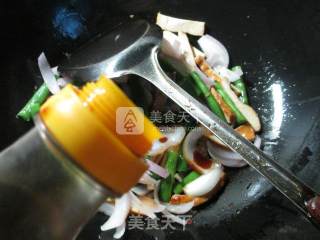 洋葱梅豆炒香干的做法步骤：5