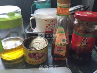 芹菜炒鸭肠的做法步骤：2