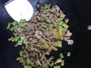 芹菜炒鸭肠的做法步骤：5