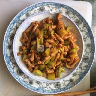 芹菜炒鸭肠的做法步骤：6