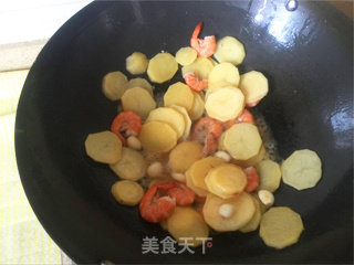 鲜虾土豆片的做法步骤：6