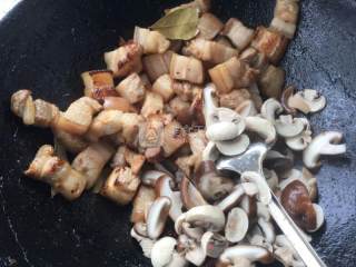 香菇红烧肉的做法步骤：9