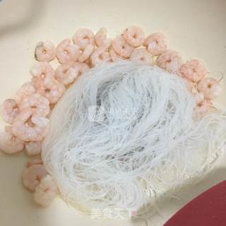 虾仁炒米粉的做法步骤：4