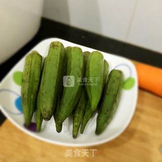 平菇秋葵的做法步骤：1