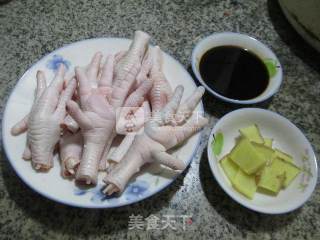 白灼鸡爪的做法步骤：1