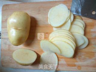 炸土豆片的做法步骤：1