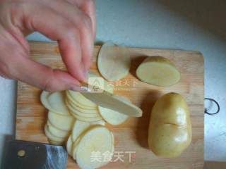 炸土豆片的做法步骤：2