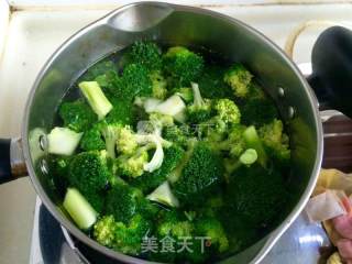 蒜蓉西兰花的做法步骤：3