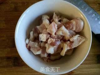 木耳五花烧腐竹的做法步骤：2