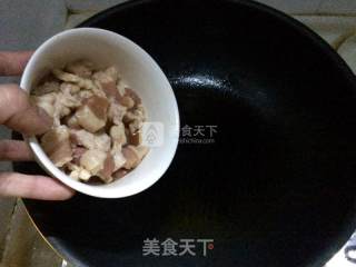 木耳五花烧腐竹的做法步骤：5
