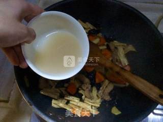 木耳五花烧腐竹的做法步骤：12