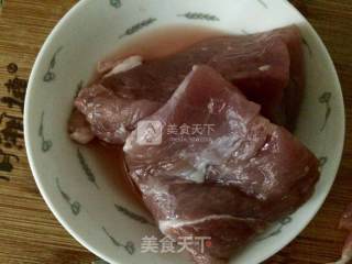 洋葱平菇炒肉的做法步骤：1
