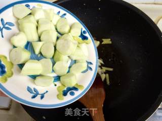 丝瓜烩白玉菇的做法步骤：7