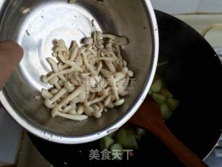 丝瓜烩白玉菇的做法步骤：8