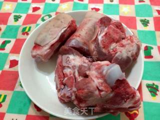 白萝卜蹄髈汤的做法步骤：1