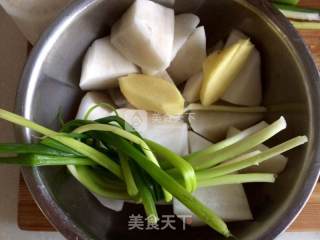 白萝卜蹄髈汤的做法步骤：9